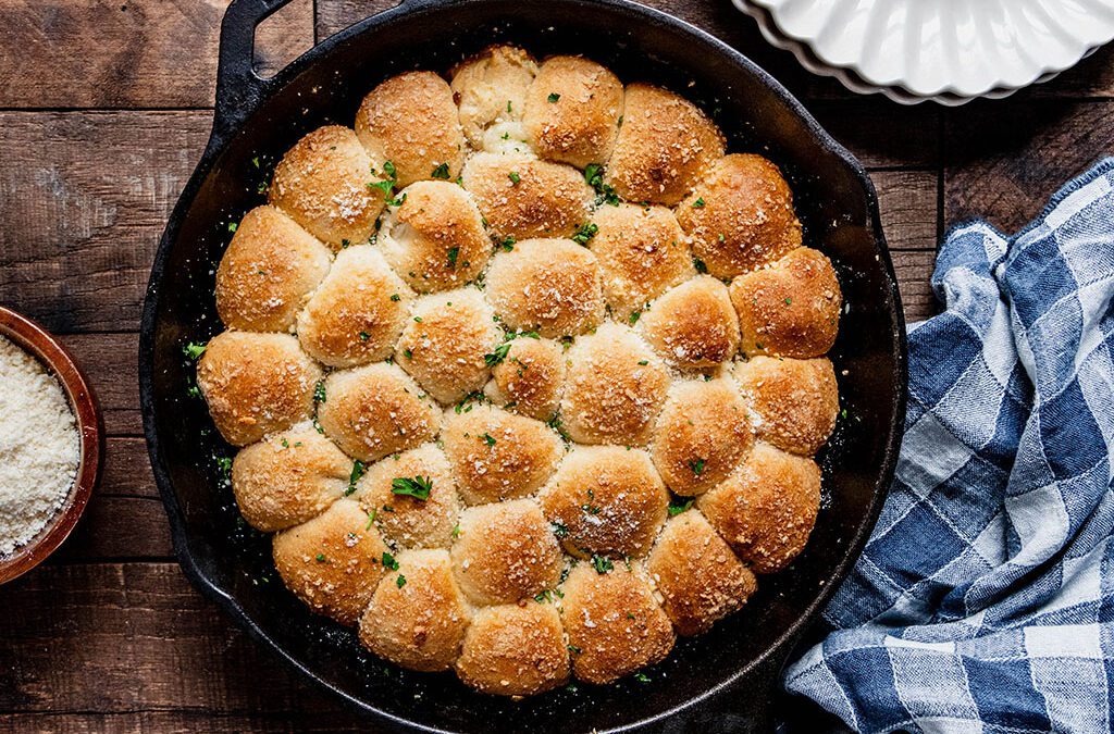 Mozzarella-Stuffed Garlic Pull Apart Bread