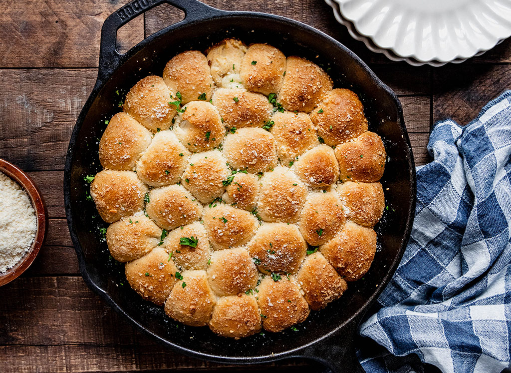 Mozzarella-Stuffed Garlic Pull Apart Bread